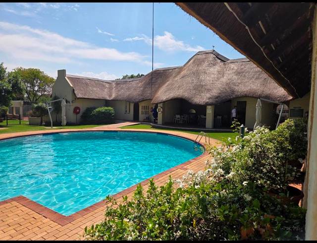 2 BEDROOM TOWNHOUSE FOR SALE IN BRYANSTON